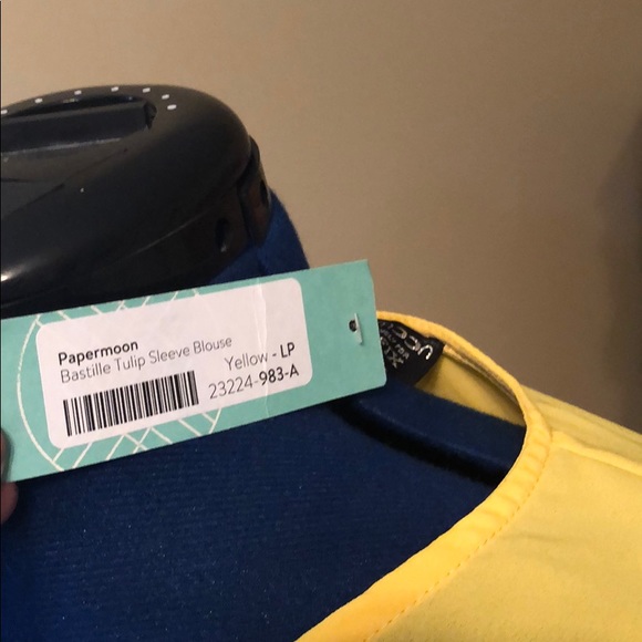 Yellow tulip sleeve blouse New - Picture 2 of 5